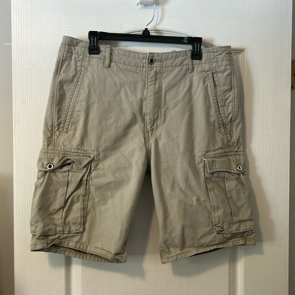 Levi’s red tag Cargo short - Picture 1 of 10
